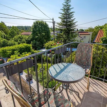1 Bedroom Beautiful In Holiday home *