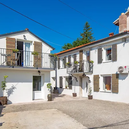 Holiday home 1 Bedroom Beautiful In Jurdani